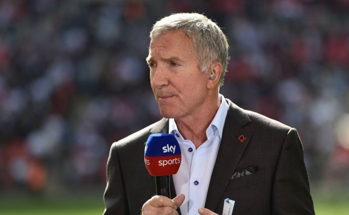 Souness trong một chương trình bình luận trực tiếp trên sân Ngoại hạng Anh của Sky Sports. Ảnh: Sky Sports