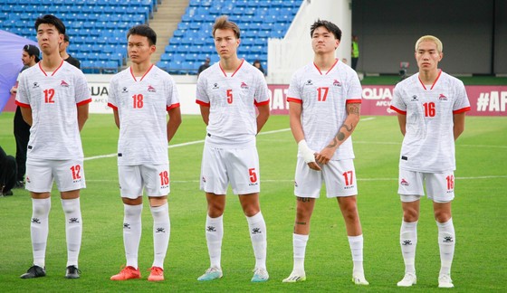 Filip Andersen (số 5) và Tsogtbayar Batbayar (số 17) là 2 cầu thủ U23 Mông Cổ đang chơi bóng ở nước ngoài. ẢNH: MFF ảnh 1