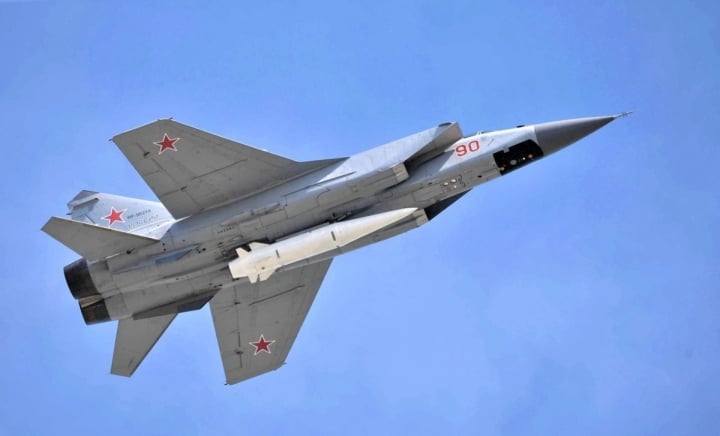 MiG-31K với tên lửa Kinzhal.