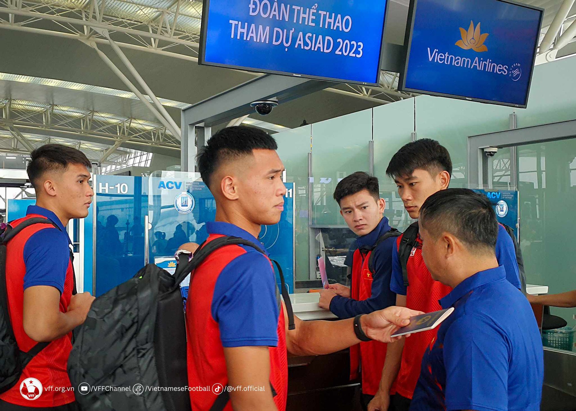 Olympic Việt Nam khởi hành đến Trung Quốc, bắt đầu hành trình ở ASIAD 19 - Ảnh 5.