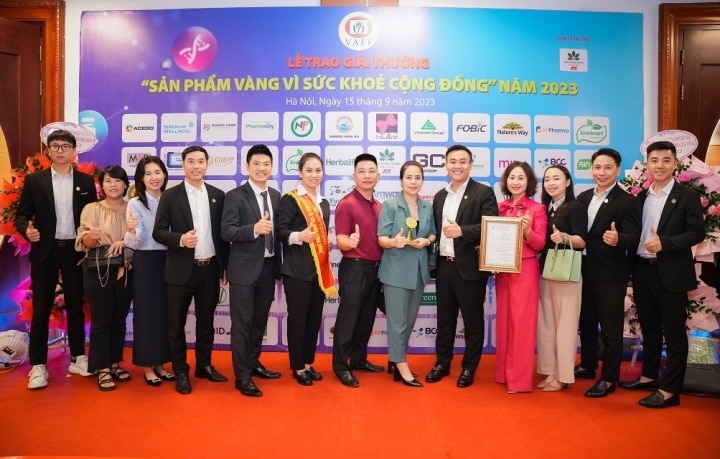 CBNV tại KOJA MART trong lễ trao giải “Sản phẩm vàng vì sức khỏe cộng đồng năm 2023”.