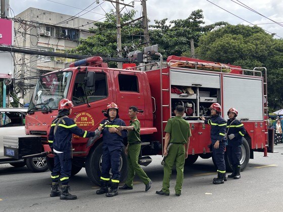 Xe chuyên dụng được đưa đến hiện trường để thực hiện cứu nạn ảnh 2