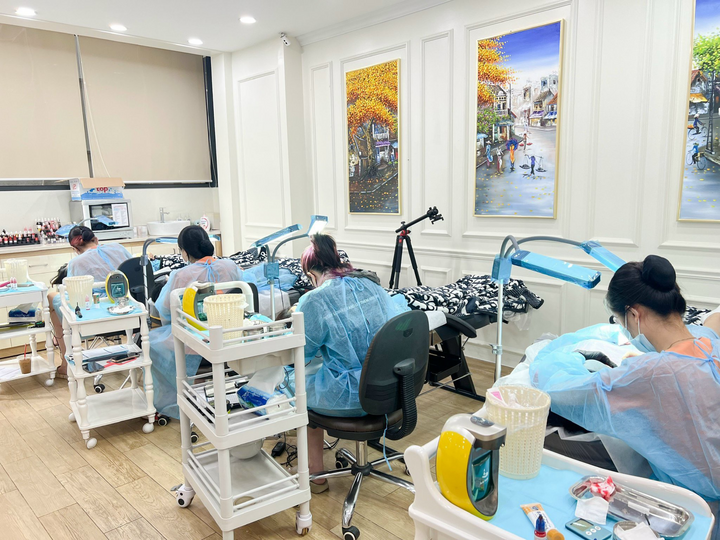 Mira Beauty Academy không ngừng đầu tư vào trang thiết bị hiện đại và cập nhật công nghệ tiên tiến nhất.