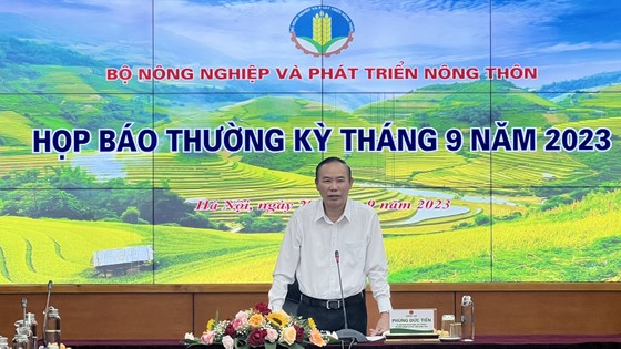 Thứ trưởng Phùng Đức Tiến chủ trì cuộc họp báo ngày 29-9 ảnh 2