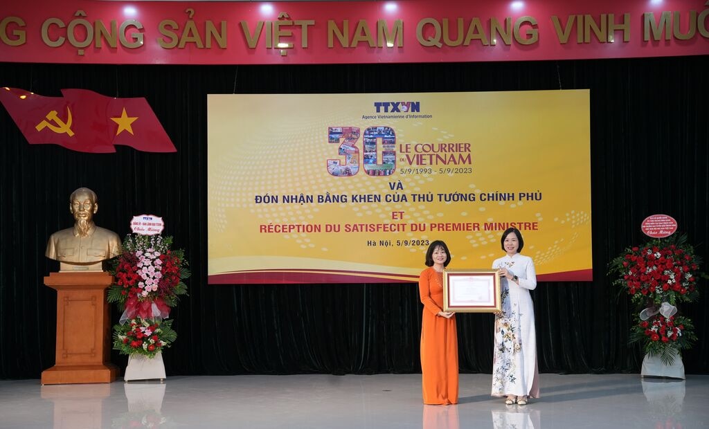 bao le courrier du vietnam cau noi huu hieu giua viet nam va cong dong phap ngu tren toan cau hinh 1