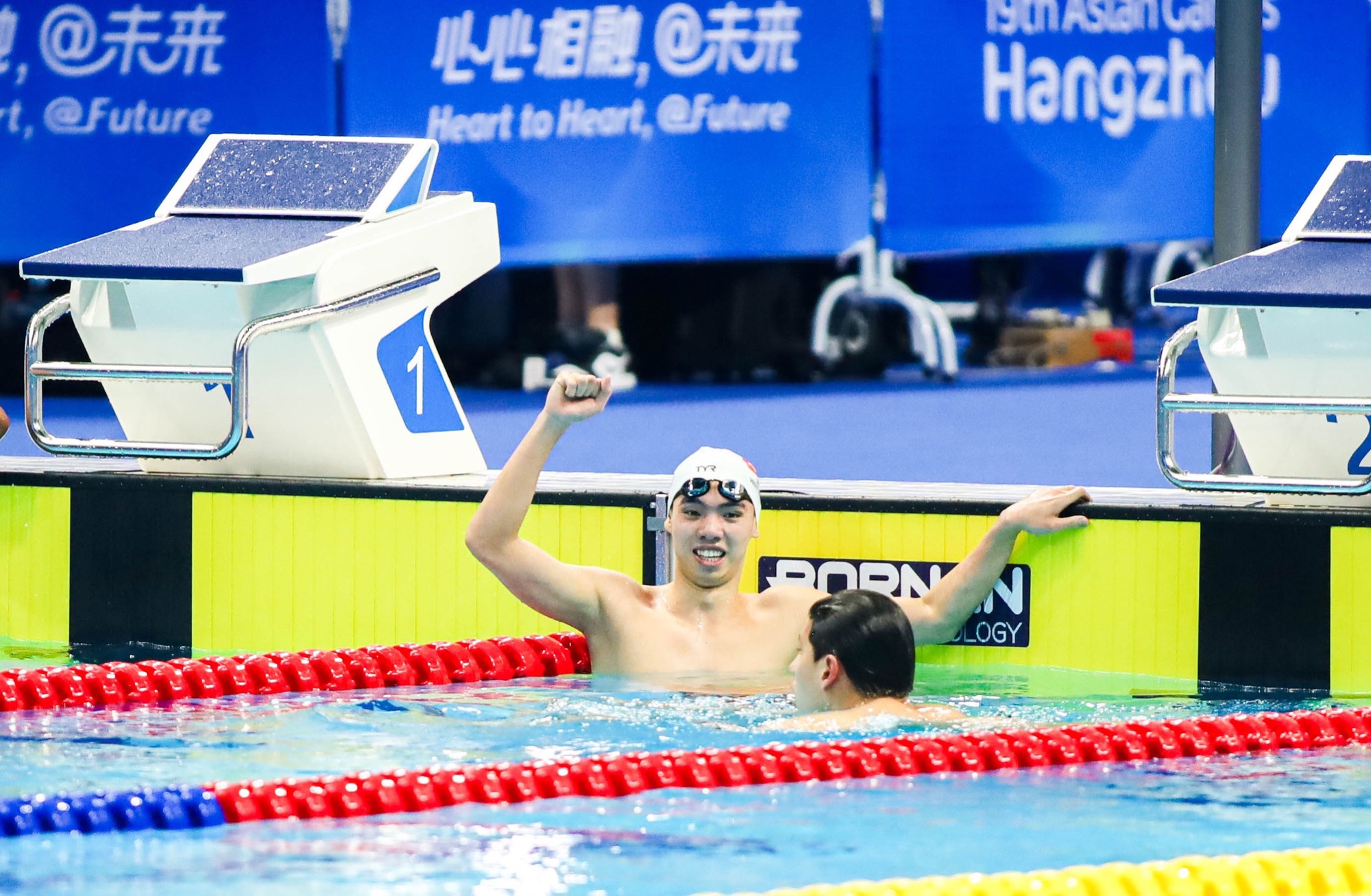 Bảo vệ thành công HCĐ ASIAD, Nguyễn Huy Hoàng giật luôn vé dự Olympic Paris   - Ảnh 1.