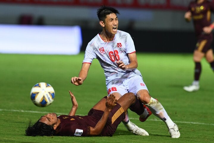 CLB Hải Phòng (áo trắng) thắng đậm ở AFC Cup.