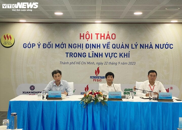 Các chuyên gia và đại diện các doanh nghiệp góp ý đổi mới nghị định về quản lý Nhà nước trong lĩnh vực khí. (Ảnh: Đại Việt)