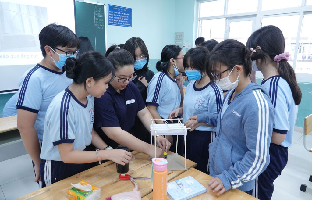 'Kiểm tra miệng': Chỉ là thói quen chứ không văn bản nào bắt buộc - Ảnh 1.