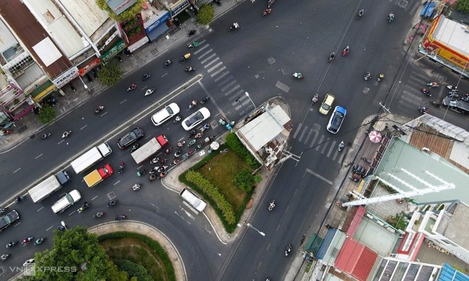 Căn nhà nằm giữa giao lộ trên khoảng đất hình mũi tên suốt 10 năm qua trước khi được tháo dở. Ảnh: Đình Văn