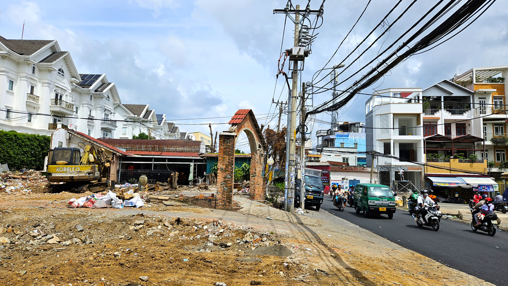 Giải ngân đầu tư công vẫn chậm, TP.HCM tiếp tục thúc đẩy - Ảnh 1.