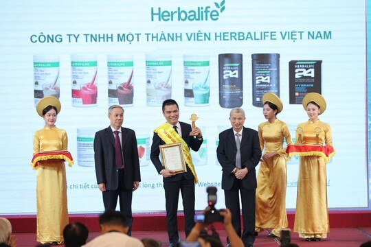 Herbalife Việt Nam đạt giải thưởng Sản phẩm vàng vì sức khỏe cộng đồng năm 2023 - Ảnh 1.