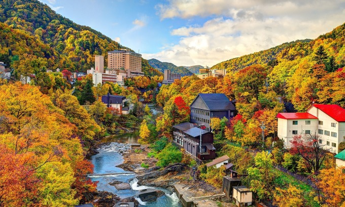 Làng suối nước nóng Jozankei ở Hokkaido. Ảnh: Expedia