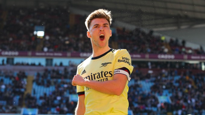 Tierney từng mang băng thủ quân Arsenal ở cuối mùa 2021-2022. Ảnh: AFP