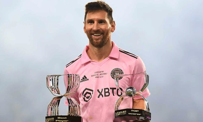 Messi đoạt hai giải thưởng Cầu thủ hay nhất của Vua phá lưới Leagues Cup, trên sân Geodis Park, thành phố Nashville, bang Tennessee, Mỹ ngày 19/8/2023. Ảnh: AP