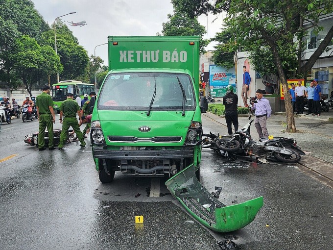 Hiện trường tai nạn trên đường Phan Văn Trị. Ảnh: Đình Văn