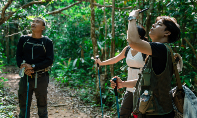 Du khách trải nghiệm trên cung đường trekking tại Vườn quốc gia Phú Quốc. Ảnh: Nguyễn Anh Tiến