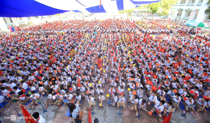 Lễ khai giảng năm 2018 tại trường Tiểu học Chu Văn An, quận Hoàng Mai, Hà Nội - ngôi trường đón 1.140 học sinh lớp 1 trong năm đó, đông nhất thủ đô. Ảnh: Gia Chính