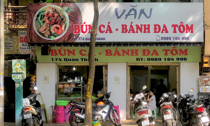 Bún cá Văn ở địa chỉ số 174 Quán Thánh, Ba Đình, Hà Nội.