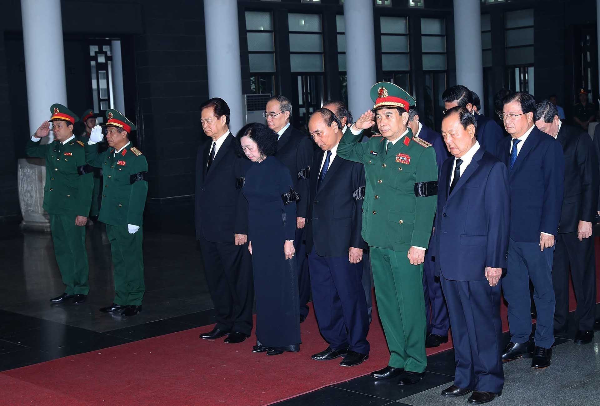 Đoàn Ban Chấp hành Trung ương Đảng do đồng chí Trương Thị Mai, Ủy viên Bộ Chính trị, Thường trực Ban Bí thư, Trưởng ban Tổ chức Trung ương dẫn đầu, viếng Thượng tướng Nguyễn Chí Vịnh. (Nguồn: TTXVN)