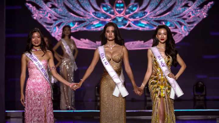 Khoảnh khắc công bố ngôi vị Á hậu 2 của Miss Universe Vietnam 2023.