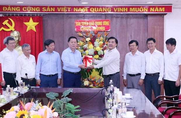 truong ban tuyen giao trung uong nguyen trong nghia tham co quan thong tan xa viet nam khu vuc phia nam hinh 1