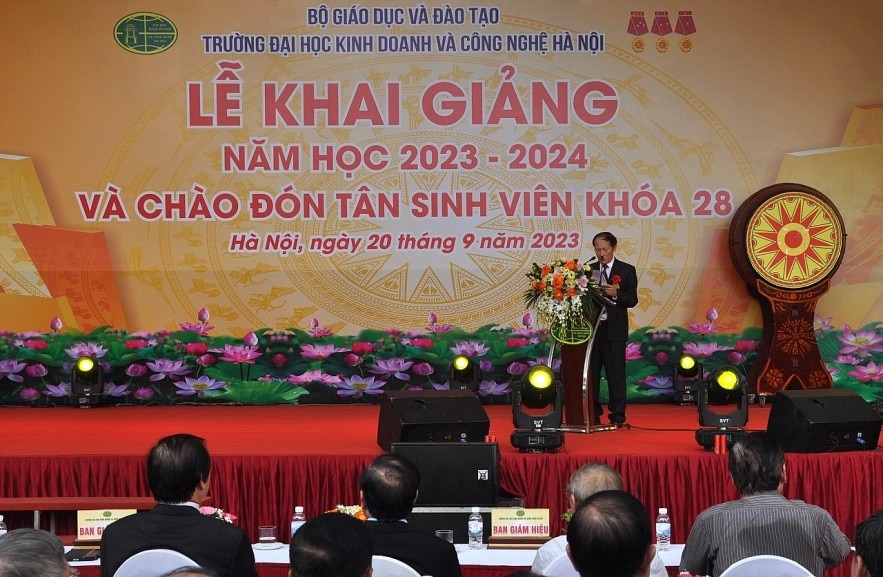 truong dai hoc kinh doanh va cong nghe ha noi khai giang nam hoc moi hinh 1