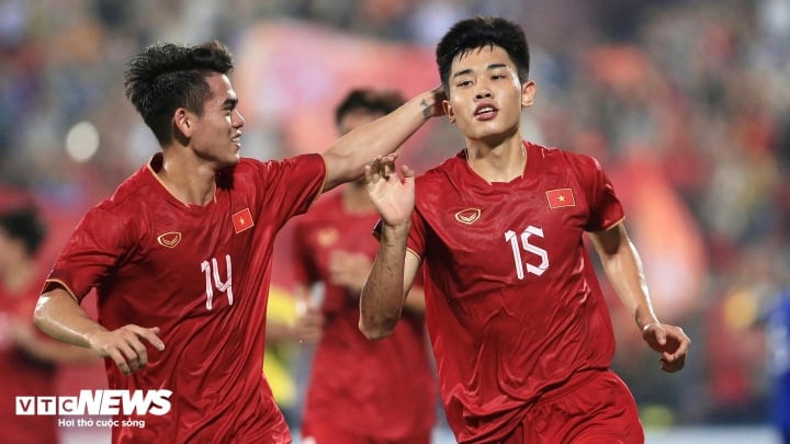 U23 Việt Nam hòa U23 Singapore nhưng vẫn đứng đầu bảng.