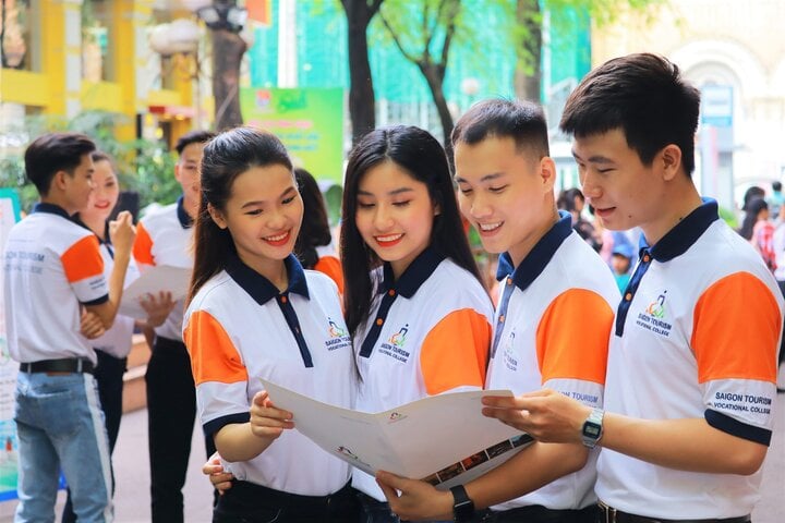 Có rất nhiều trường đại học, cao đẳng trên cả nước đào tạo hướng dẫn viên du lịch. (Ảnh minh họa)