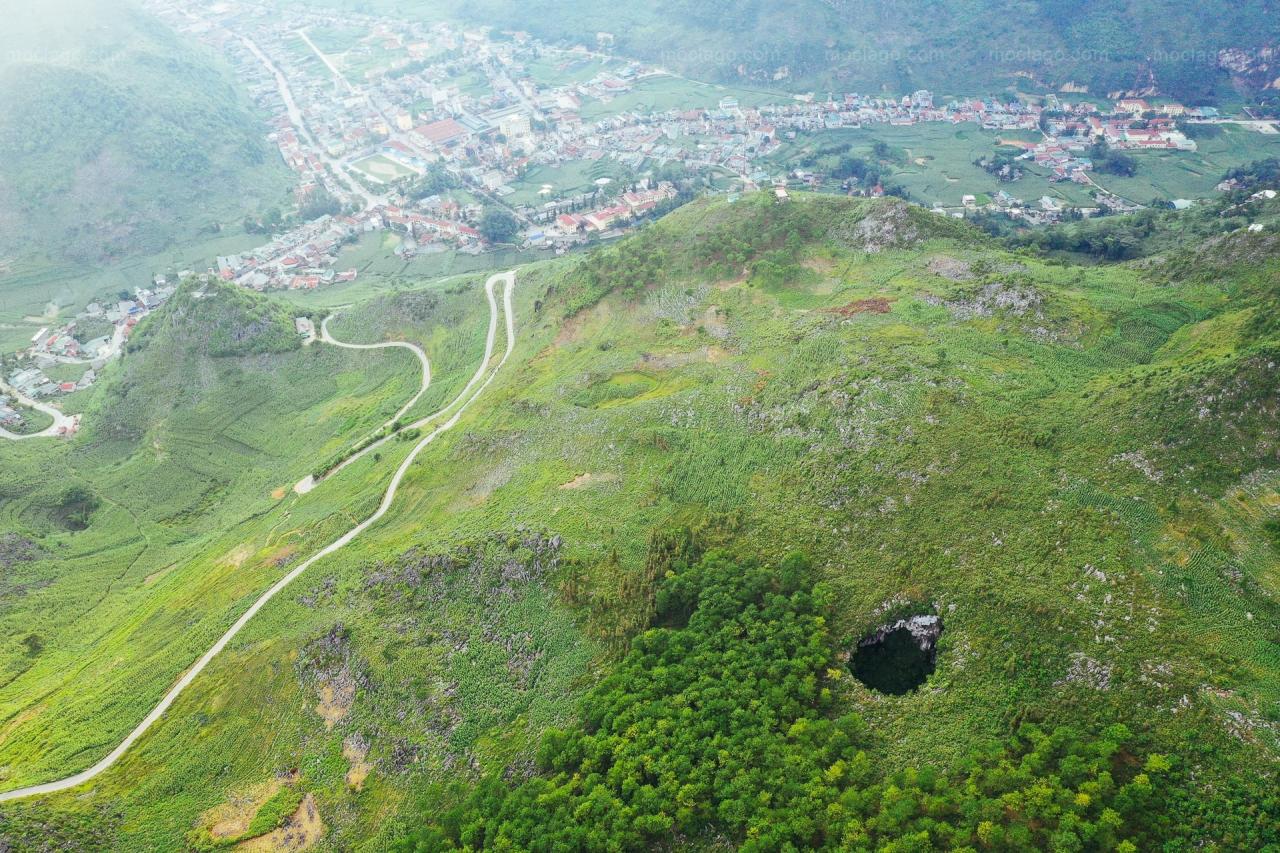 ハザンのユニークな「死の陥没穴」内部の様子 - Vietnam.vn