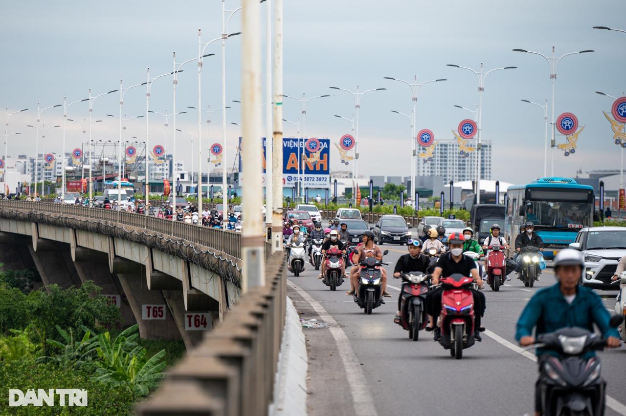 Một tuần sau thông xe giai đoạn 2, cầu Vĩnh Tuy không còn cảnh ùn tắc - 6