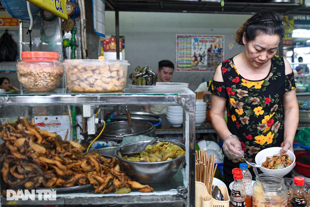 Hà Nội: Thiên đường ẩm thực dưới lòng đất, cầm 100.000 đồng ăn thả ga - 3