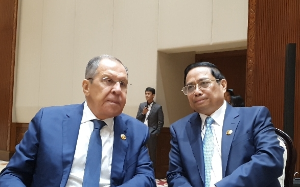 Thủ tướng gặp Bộ trưởng Ngoại giao Nga Lavrov tại Indonesia - Ảnh 1.