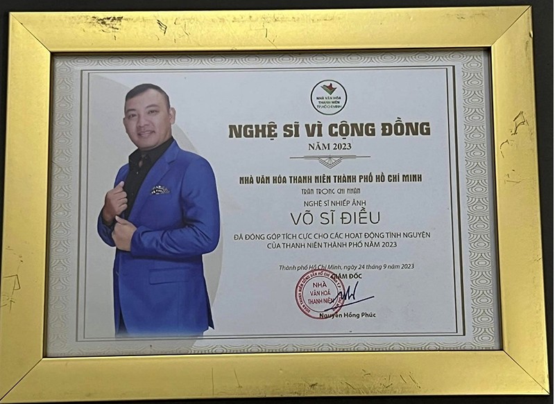 Nhiếp ảnh gia Võ Sĩ Điều vinh danh nhận danh hiệu 'Nghệ sĩ vì cộng đồng'