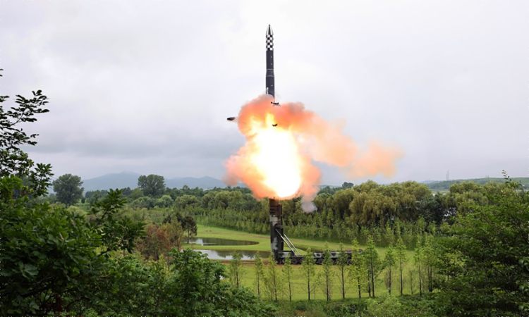 Triều Tiên công bố video thử ICBM Hwasong-18