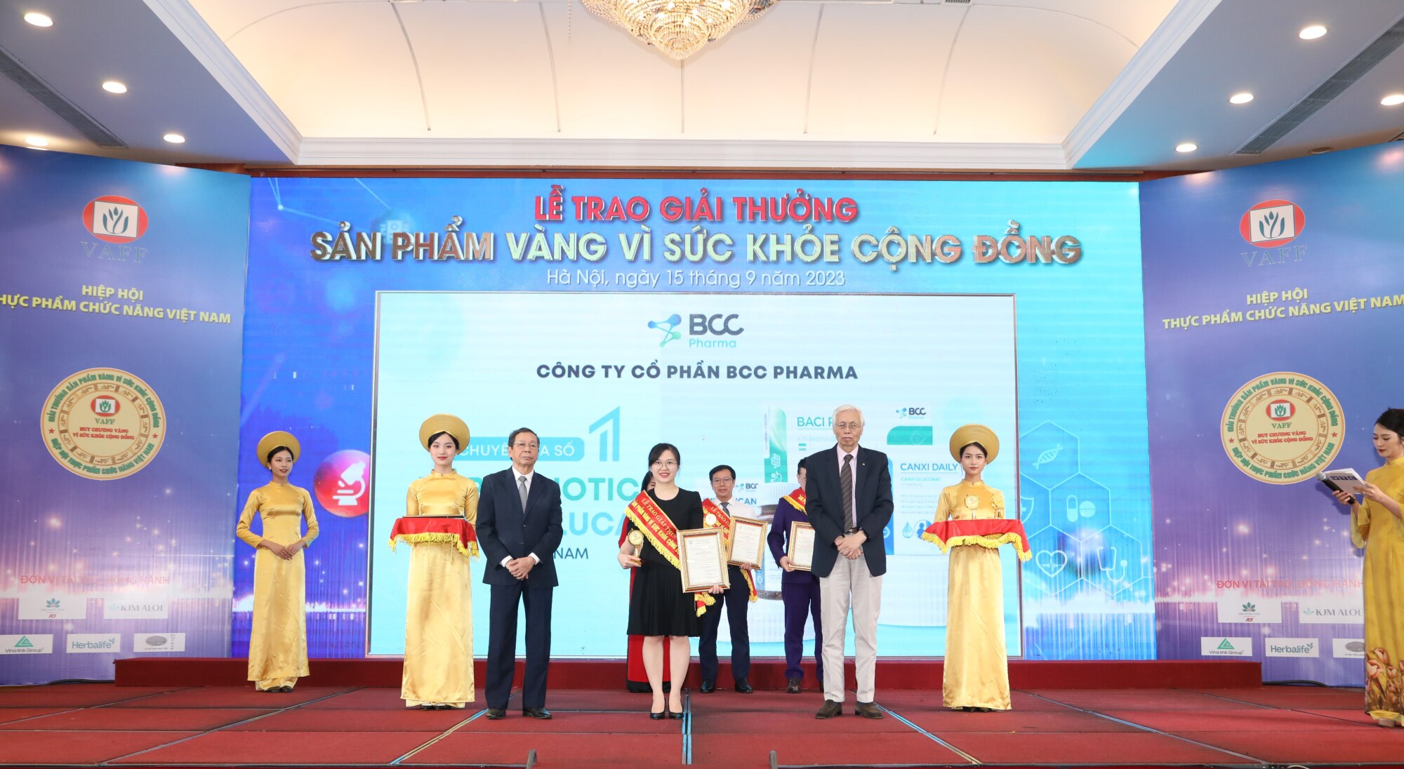 bcc pharma nhan giai thuong san pham vang vi suc khoe cong dong hinh 2