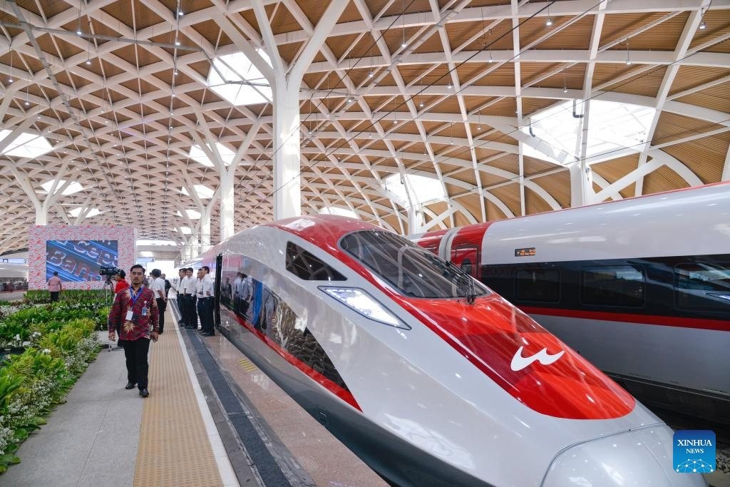 Tàu cao tốc đầu tiên ở Đông Nam Á: 8 năm, 7,3 tỷ USD và 350km/hh