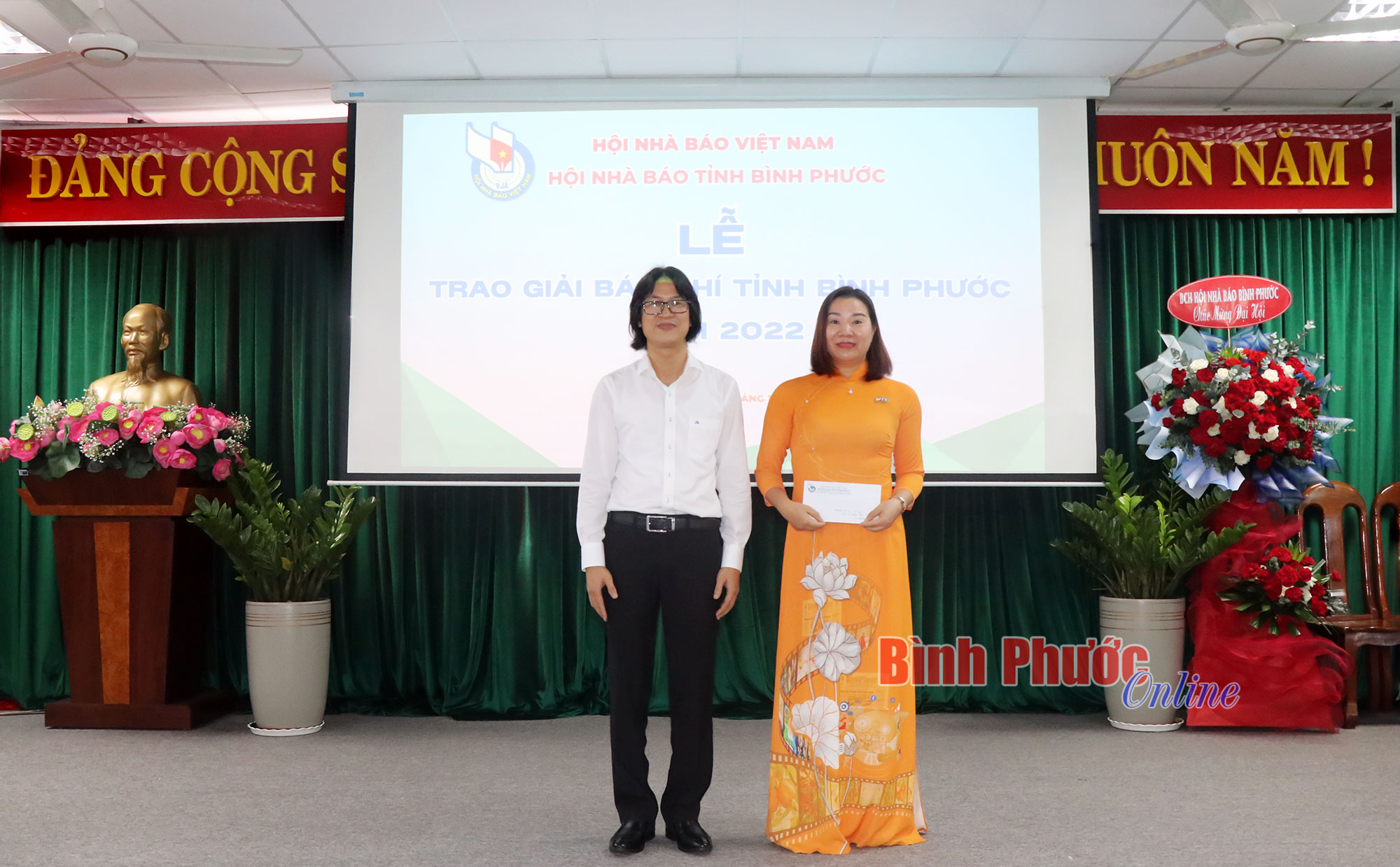 khen thuong 30 tac pham bao chi xuat sac tai le trao giai bao chi tinh binh phuoc 2022 hinh 2