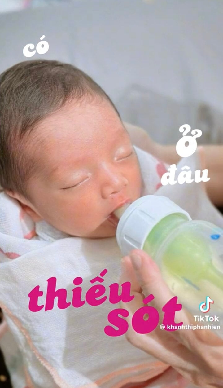 Em bé thừa hưởng nét đẹp của cả bố mẹ.