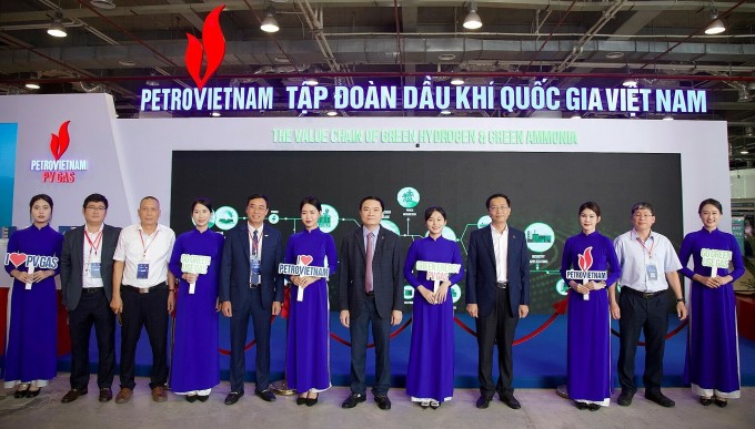 Đại diện Lãnh đạo Petrovietnam và PV GAS đã khai trương Khu vực giới thiệu công nghệ trong lĩnh vực dầu khí. Ảnh: Petrovietnam