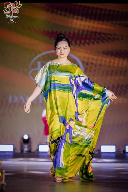 NTK Đào Khánh Vy mang “Hừng Đông” lên sàn diễn Autumn Wedding Fashion show - Ảnh 5.