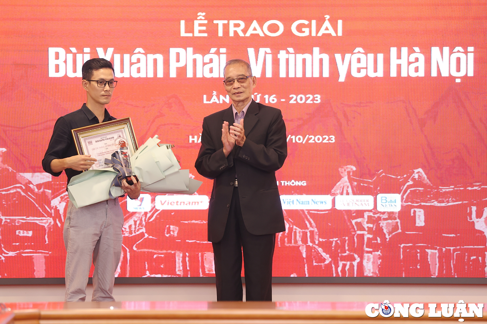 giai thuong bui xuan phai  vi tinh yeu ha noi 2023 giai thuong lon duoc trao cho nsnd dang nhat minh hinh 3