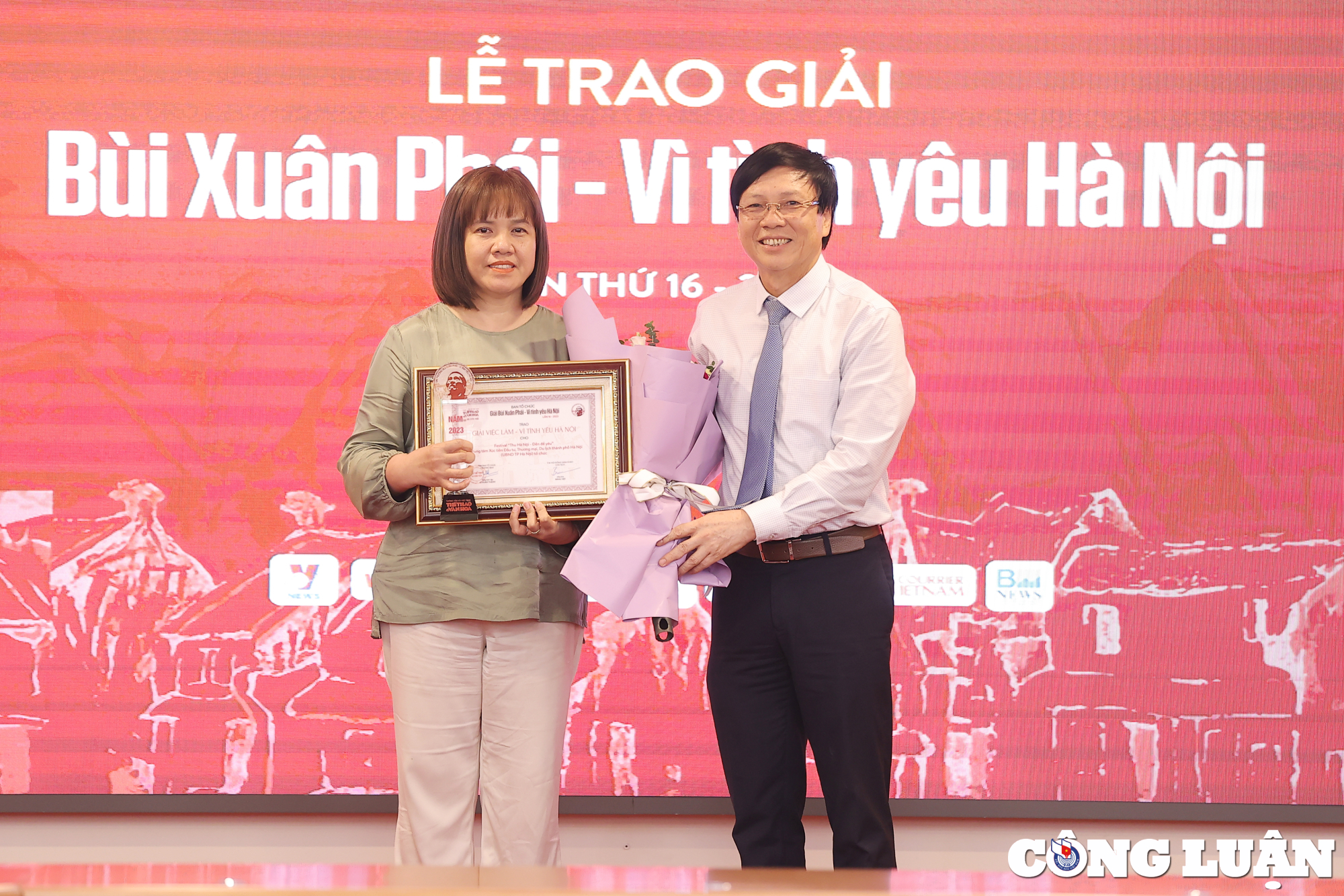 giai thuong bui xuan phai  vi tinh yeu ha noi 2023 giai thuong lon duoc trao cho nsnd dang nhat minh hinh 4