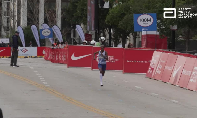 Sifan Hassan rút đích về nhất, lập kỷ lục của Chicago Marathon