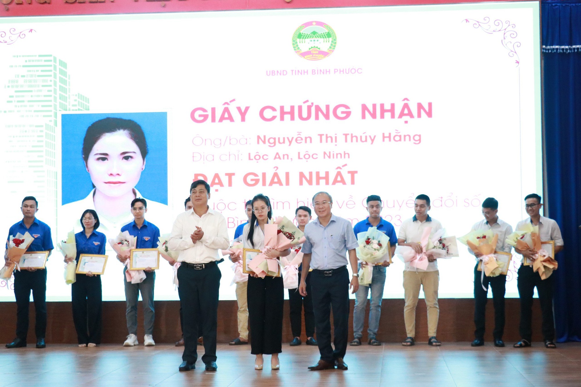 Bình Phước: Tạo môi trường chuyển đổi số thuận lợi, an toàn cho tổ chức, cá nhân. - Ảnh 4.