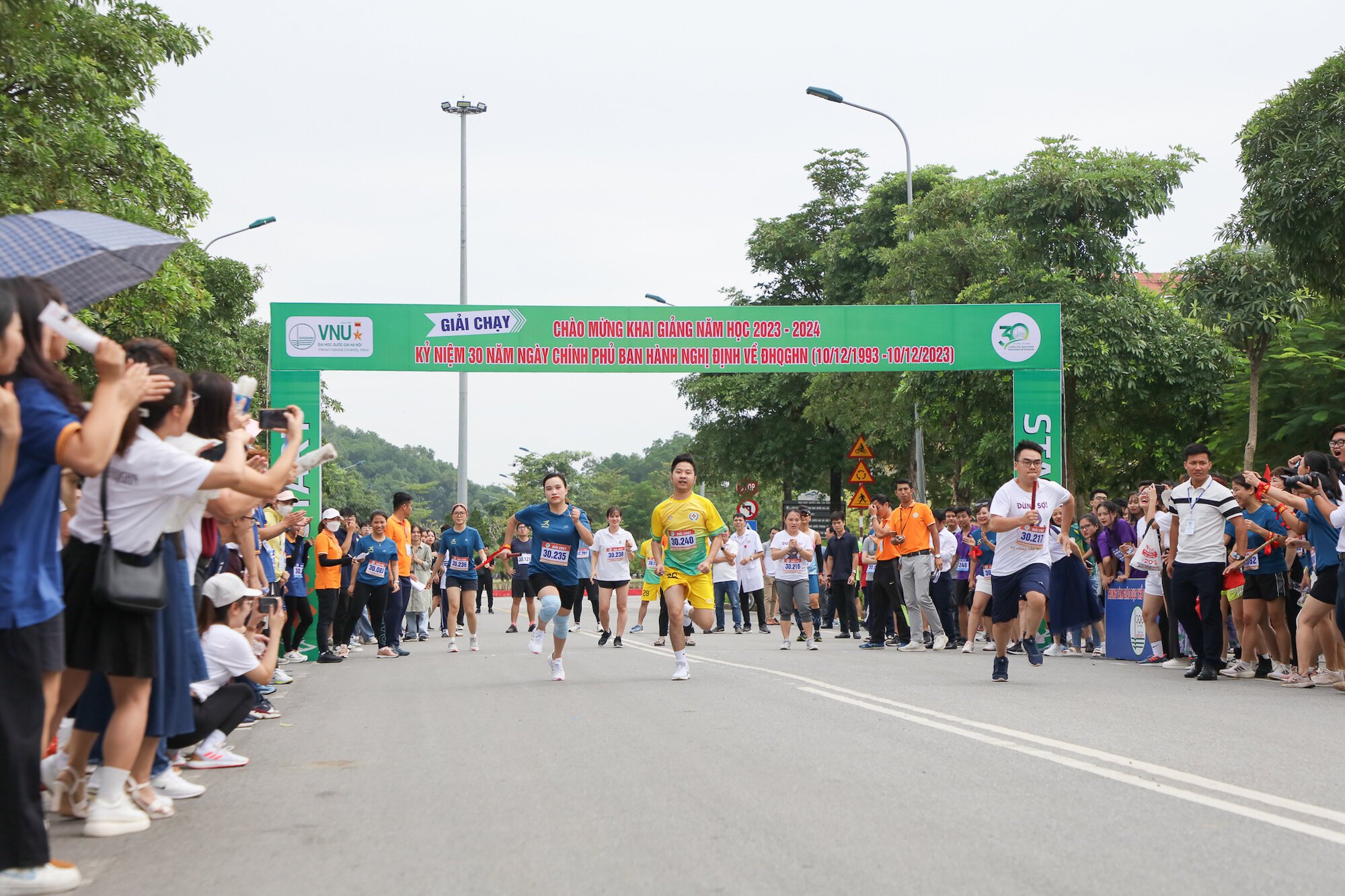 Sinh viên cưỡi ngựa, bắn cung trong lễ khai giảng năm học mới - 4