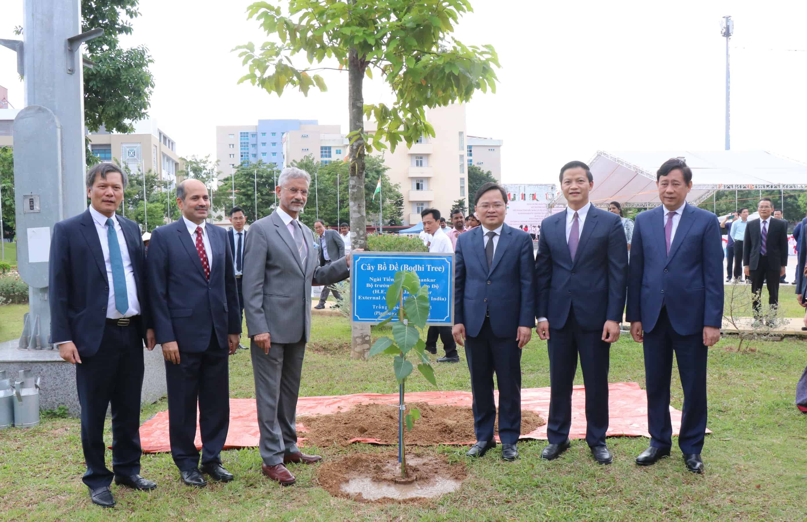 Khánh thành tượng danh nhân Ấn Độ Rabin Dranath Tagore tại Bắc Ninh