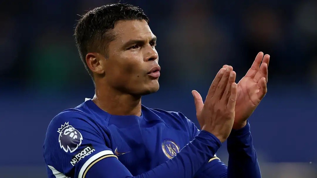 cầu thủ: Chelsea đàm phán Rayan Cherki, Thiago Silva tính về quê nhà Brazil;