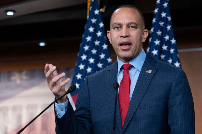 Lãnh đạo phe Dân chủ tại Hạ viện Hakeem Jeffries phát biểu tại Washington ngày 20/10. Ảnh: AP