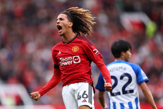 Mejbri mừng bàn gỡ trong trận Man Utd thua Brighton 1-3 hôm 16/9. Ảnh: AMA